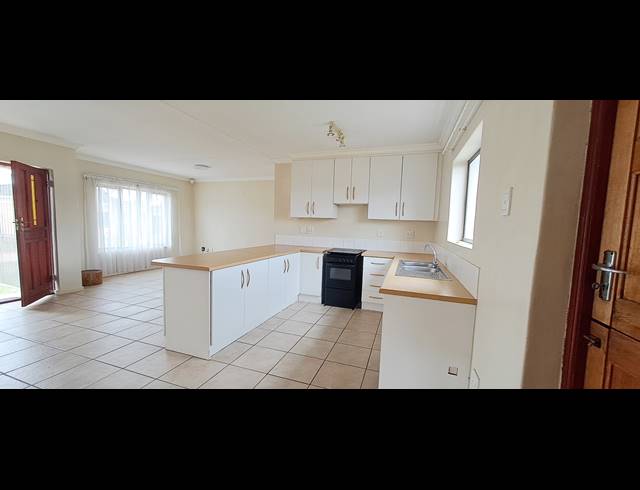 2 BEDROOM TOWNHOUSE RENTED IN PARSONSVLEI